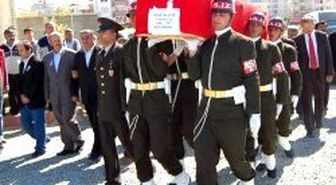 Şehit Eşinin Buruk Doğum Sevinci