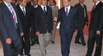 Van Valisi Özdemir Çakacak Okul Gezilerini Sürdürüyor