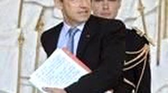 Sarkozy Elinde Aşk Mektubu ile Yakalandı