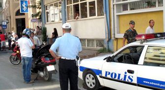 Plakasız Diye Durdurulan Motosikletten Ruhsatsız Silah ile Hint Keneviri Çıktı