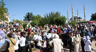 2 Bin 500 Kişilik Gezi Kafilesi, Trafiğin Aksamasına Neden Oldu
