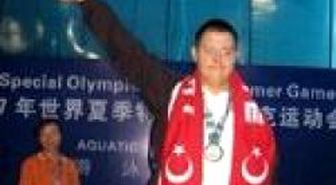İlk Altın Madalyayı Yüzmede Kazandık