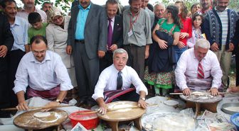  Peştamal Kuşanarak Yufka Açtı