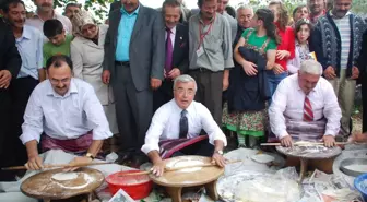  Peştamal Kuşanarak Yufka Açtı