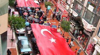 Yalovalılar Terörü Kınamak İçin Yağmur Altında Yürüdü