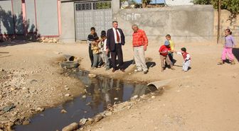 Midyat'ta Sokak Ortasından Geçen Kanalizasyon Tepkilere Yol Açıyor