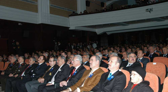 Öğrenciler Sahnede Ata'yı Anlattı
