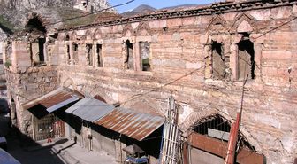 Tarihi Taşhan Ayağa Kalkıyor