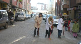 Temiz Bir Mahalle İçin Pazar Mesaisi