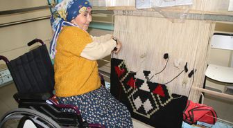 Yozgat Rehabilitasyon Merkezinde Barınan Özürlüler, Vakitlerini Kilim Dokuyup Örgü Örerek Değerlendiriyor