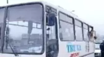 Savrulan Minibüsün Camından Fırladılar