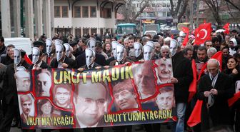 Bursa'da Uğur Mumcu, Maskeli Yürüyüşle Anıldı