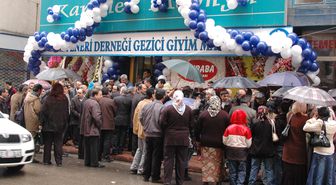 Deniz Feneri Derneği, Mersin'de Gezici Giyim Mağazası Açtı
