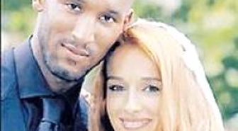 Tezgáhtar Kızdan Anelka'ya Çalım