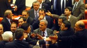 Kamer Genç Kürsüyü İşgal Etti