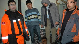 Arızayı Gidermek İçin Dağa Çıkan 2 Genç Donmaktan Kurtarıldı
