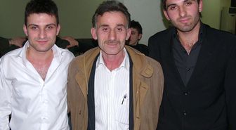 İki Oğlunu Aynı Gün Askere Gönderdi