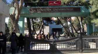 Baü'de Türban Yasağı Sürüyor