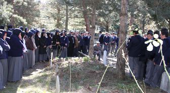 Öğrencileri, Ekrem Güler'in Mezarını Ziyaret Etti