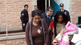 Çocuğunu Cami Avlusuna Terk Ederken Yakalandı