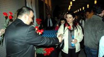 Muhasebeciler Odası, Kadınlar Günü Hediyesi Olarak Üyelerini Sinemaya Götürdü