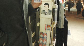Kendi Kasetini Kendi Satıyor