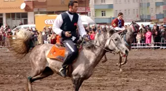 Erzurum'da Düzenlenen Cirit Gösterileri Sırasında Ciritçiler At Üzerinde Durmakta Güçlük Çekti