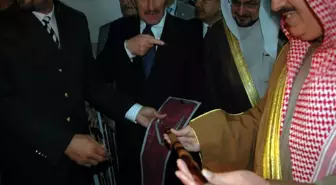 Suudi Prensine Gümüşten Yapılan Yılan Motifli Devrek Bastonu