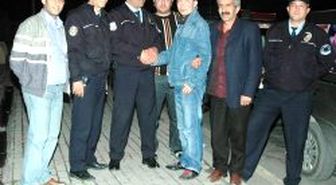 Askere Giden Genç Ailesini Polislerle Emanet Etti