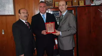 Başhekim'den Başkan Özpınar'a Plaket