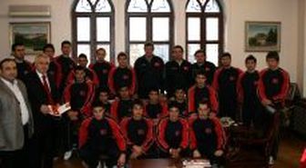 Kastamonu Valisi Çakır, Genç Erkek Hentbol Milli Takımı'nı Kabul Etti