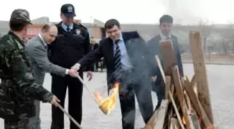 Çınar'da Nevruz Ateş Yakılarak ve Ağaç Dikilerek Kutlandı