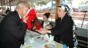 Kuşadası Kaymakamı Esen'den Şehit Ailelerine Jest