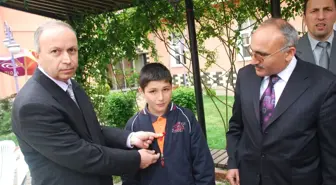 Satranç Turnuvasında Dereceye Girenlere Ödül