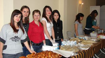 Demirci'de Okul Yararına Kermes