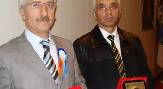 Kütahya'da İhsan Tunçoğlu'na 'Vakıf İnsanı' Ödülü