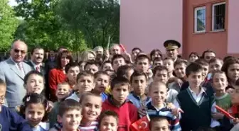 Türk Dernekleri Platformu Öğrencileri Giyindirdi