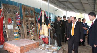 Yozgat Valisi Amir Çiçek Emekli Öğretmen Tarafından Oluşturulan Müzeyi Gezdi