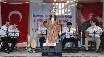 Öğrencilerden Türkü Ziyafeti