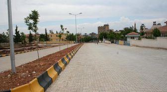 Kilis'te Bordür Taşları Boyanıyor