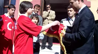 'Sevgi Bayrağı' Ankara Yolunda