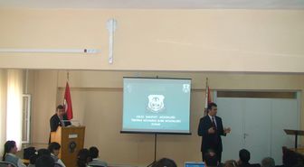 Lise Öğrencilerine Emniyet Seminer Verdi