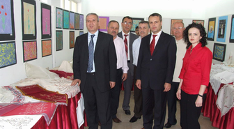 Halk Eğitim Kursiyelerinden Yıl Sonu Sergisi