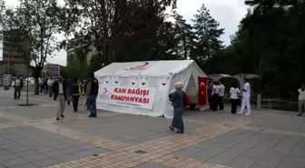 Türk Kızılay'ı Kan Bağışı Çadırı Kurdu