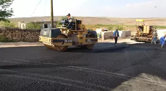 Şehitkamil Belediyesi Köy Yollarını Asfaltlıyor