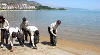 Öğrenciler Altınkum Plajı'nı Pırıl Pırıl Yaptı