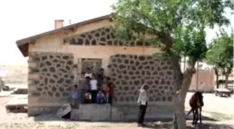 Ebe Atanan Sağlık Evi Şimdi de Onarılmayı Bekliyor