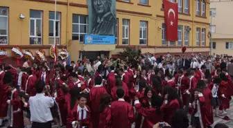 Bandırma İlköğretim Okulu'nda Mezuniyet Coşkusu