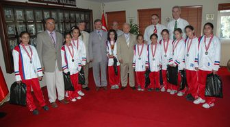 Başarılı Sporcular Vali Atış'ı Ziyaret Etti