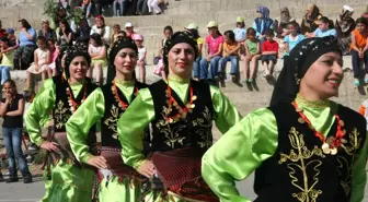 Mahallede Halkoyunları Gösterisi